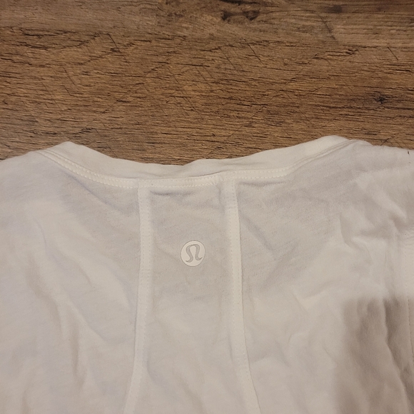 Lululemon workout top - Picture 2 of 3